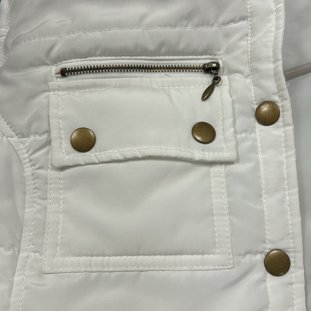 Lightweight Puffer Vest - Picture 7 of 7